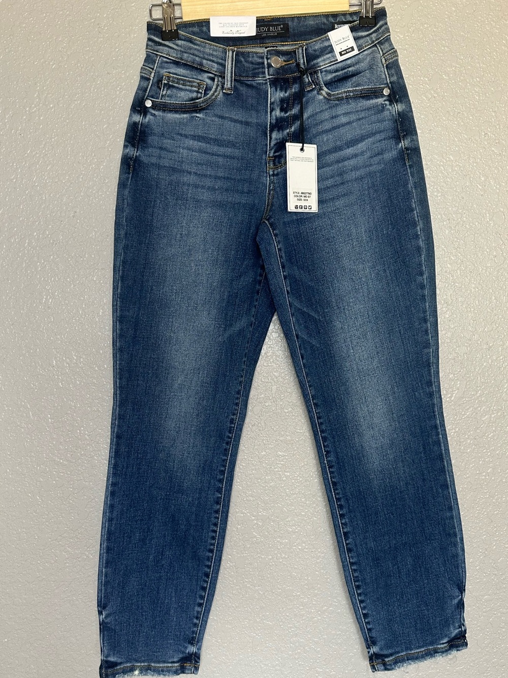 NWT Judy Blue • Mid Rise • Boyfriend Jean